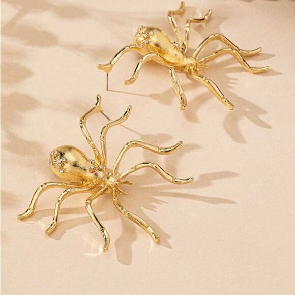 Gothic Solider Earrings Gold Tone, large, Sparkling Jewels, Engraved Detailing - Picture 2 of 3